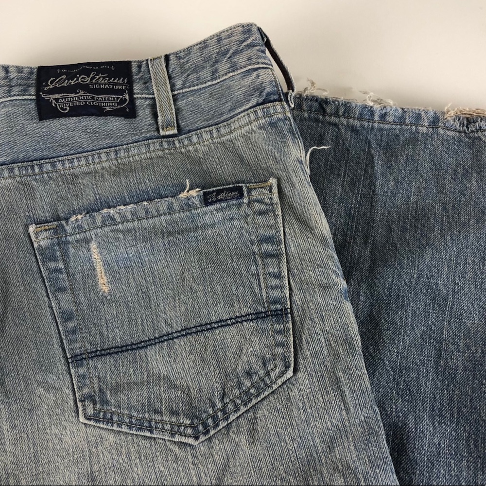 Levis Signature Low Loose Bootcut Distressed Jeans